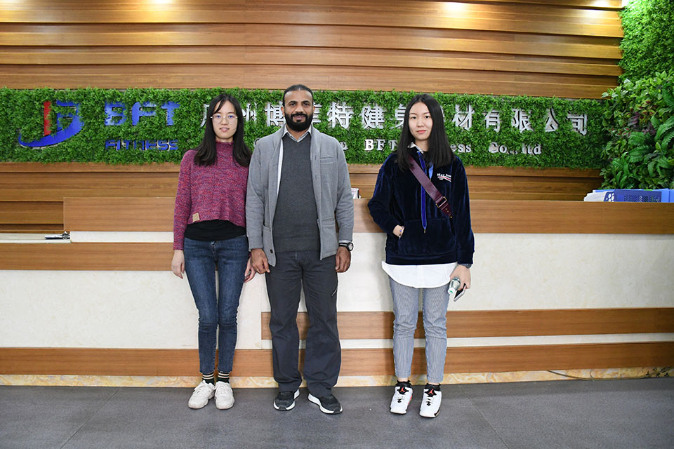 Saudi customers purchase commercial fitness equipment in China
