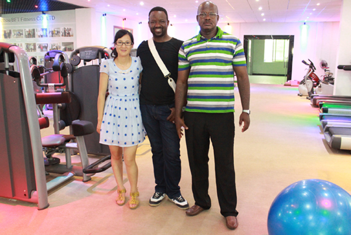 成交客户合影留念 Burkina Faso customers import gym equipment from China BFT